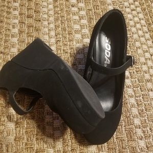 Worn 1 time Soda kid's wedge